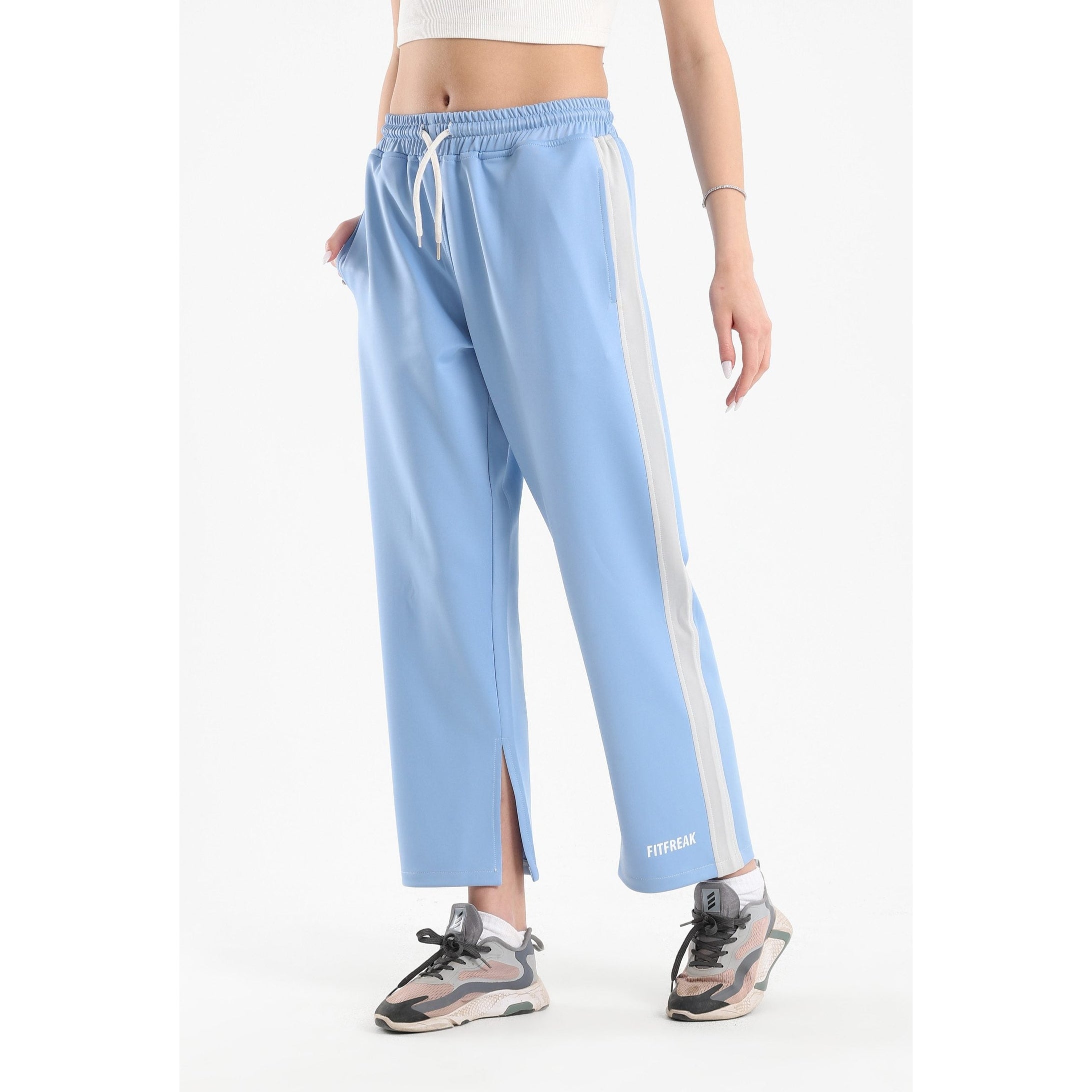 Classic slit sweatpants in baby blue