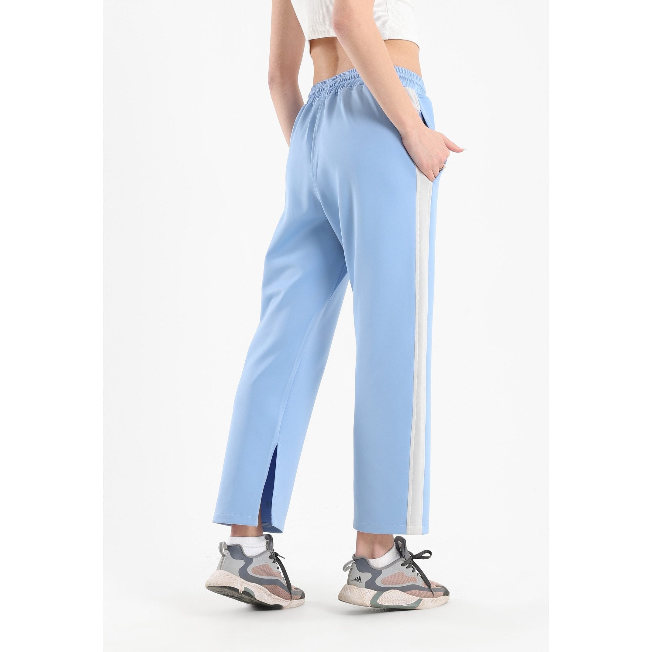 Classic slit sweatpants in baby blue